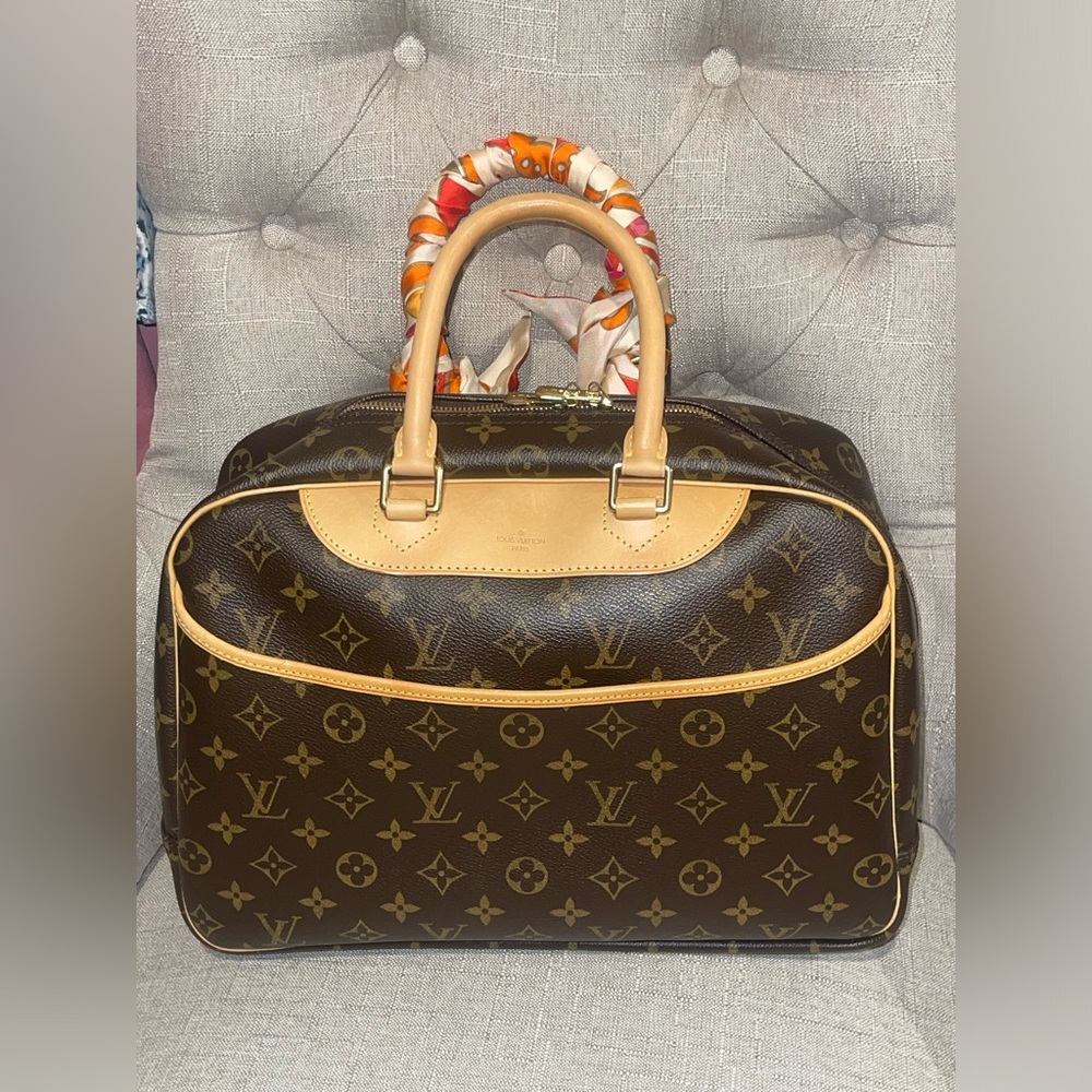 Authentic Louis Vuitton Deauville monogram canvas bag